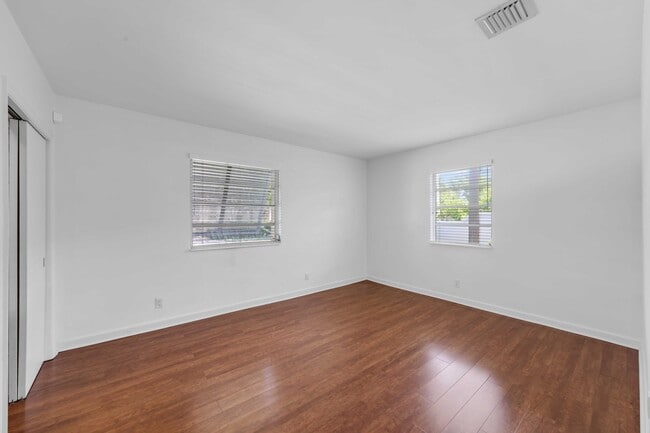 Building Photo - 246 Merrain Rd