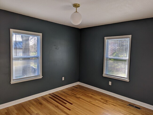 Building Photo - 172 Lynda Cir