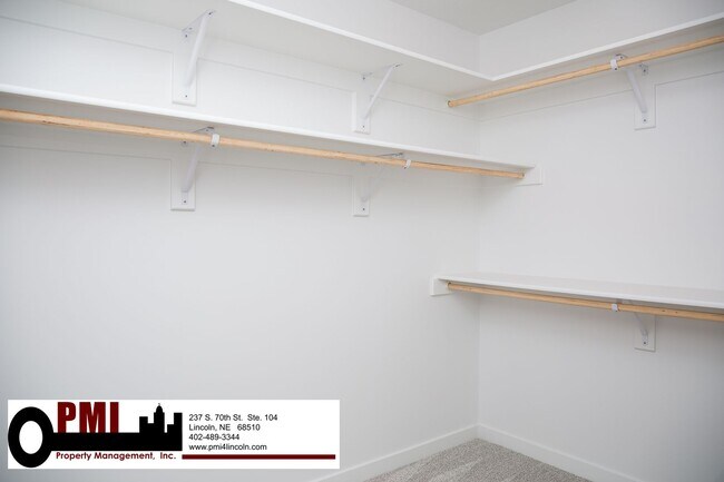Building Photo - 5 Bedroom 3 bath, beautiful home in North ...