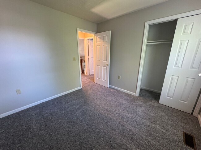 Building Photo - Eagle Creek 3 Bed 2.5 Bath