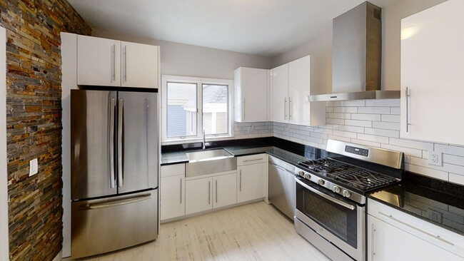 Building Photo - 9/1 Renovated 3BR near Green Line w/balcon...