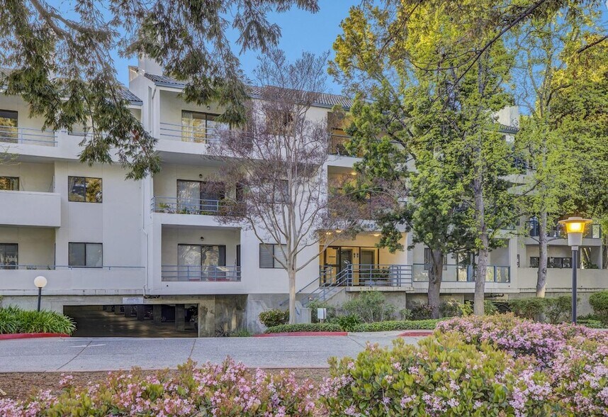 Building Photo - 4691 Albany Cir