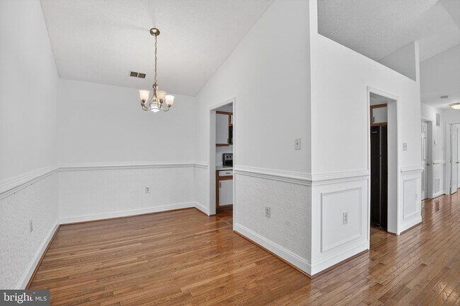 Building Photo - 108-11-111 Timberlake Terrace