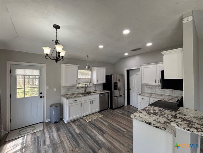 Building Photo - 114 Palomino Ln