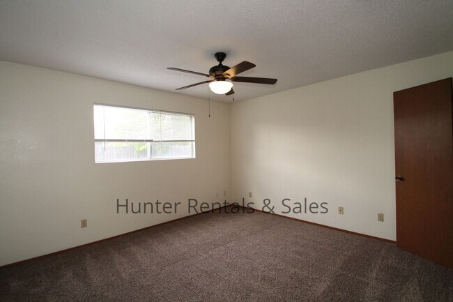 Building Photo - Willowsprings Two Bedroom Cutie!