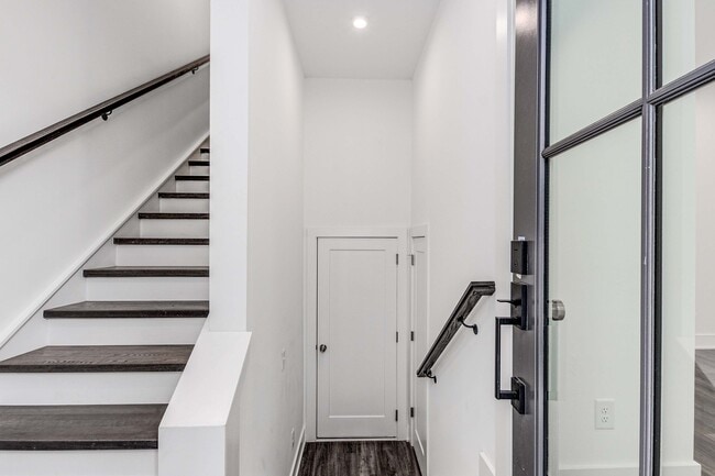 Building Photo - 1815 Gotham Ln NE