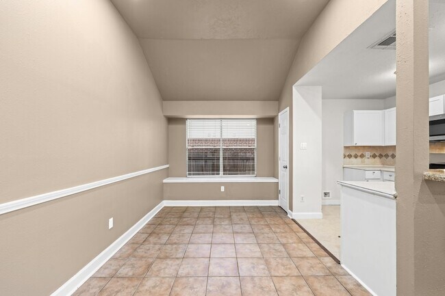 Building Photo - 12130 La Salle Oaks