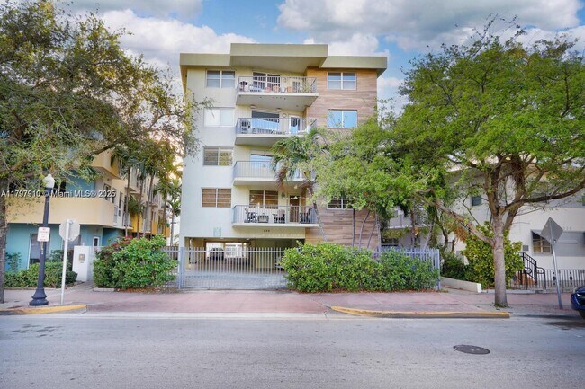Primary Photo - 220 Washington Dr