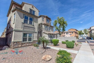 Building Photo - 2218 N 77th Dr