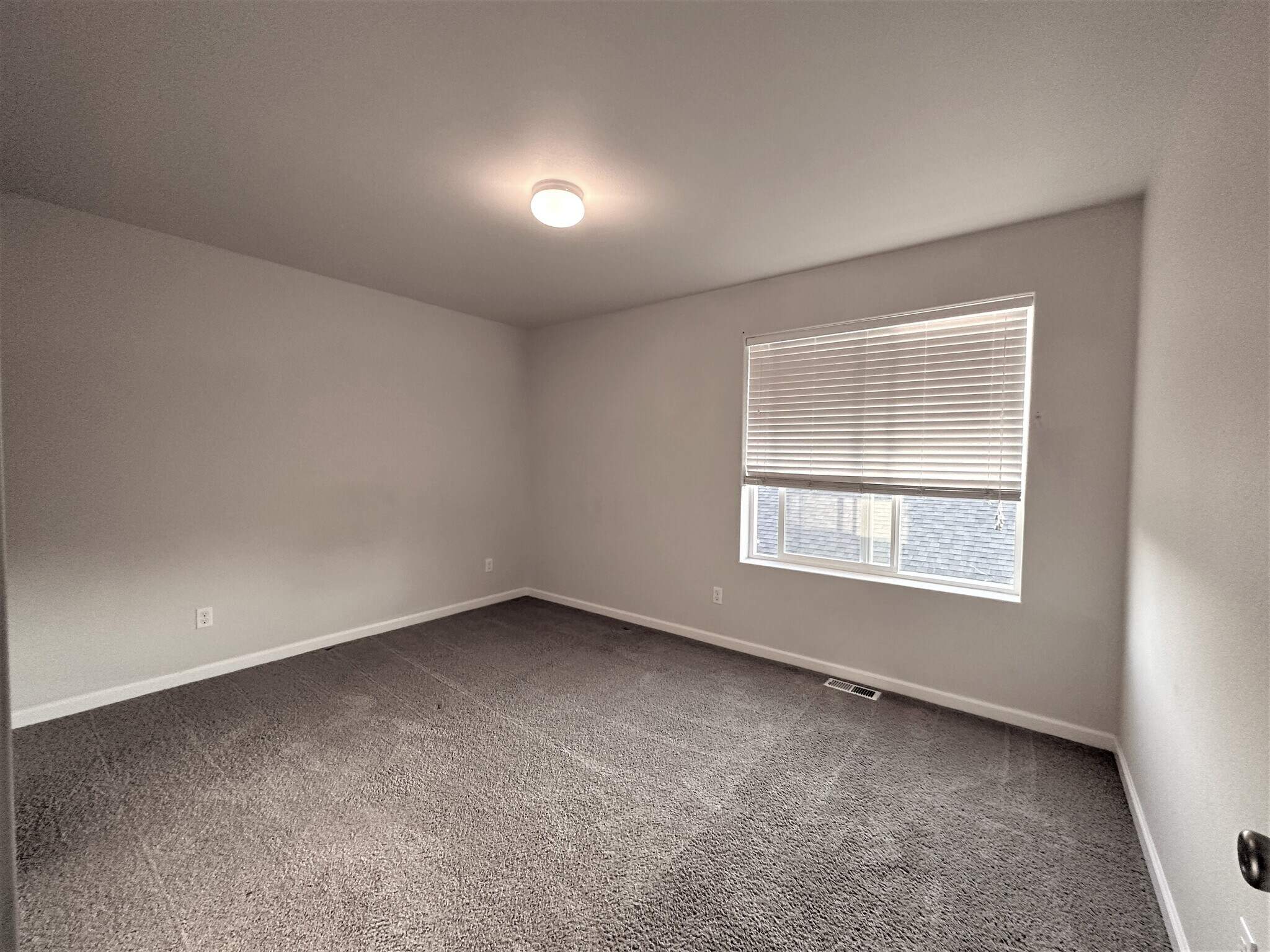 Building Photo - 8921 170th St NE