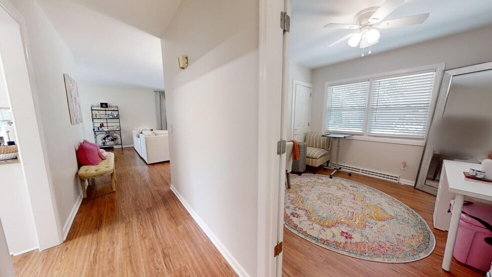 Building Photo - AVAILABLE NOW- Short distance to Downtown Auburn--One of Kind Home on Sherwood Dr in Auburn