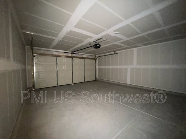 Building Photo - 6564 S Mystic Ave