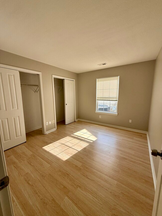 Building Photo - 6065 Woodmill Dr