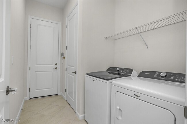 Building Photo - 7285 Saona CT