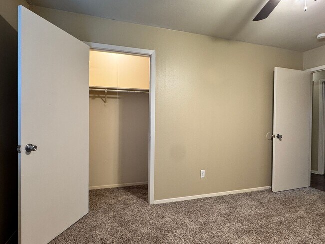 Building Photo - 8414 Cambridge Rd