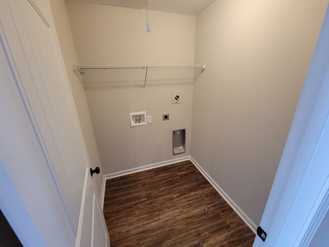 Building Photo - 431 Andover Dr