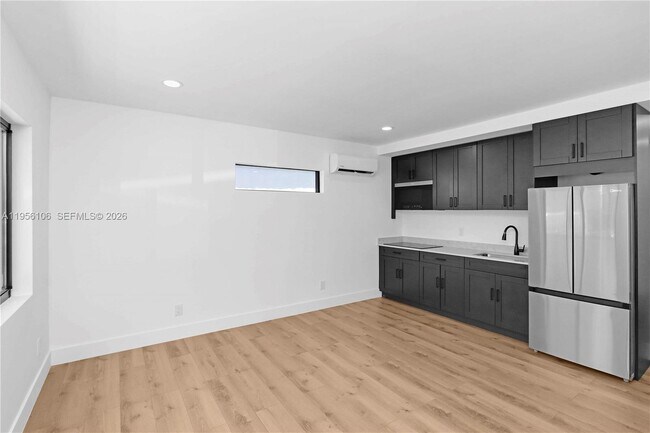 Building Photo - 419 78th St