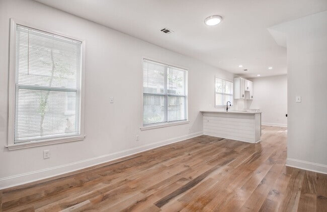 Building Photo - 1825 Young Ave