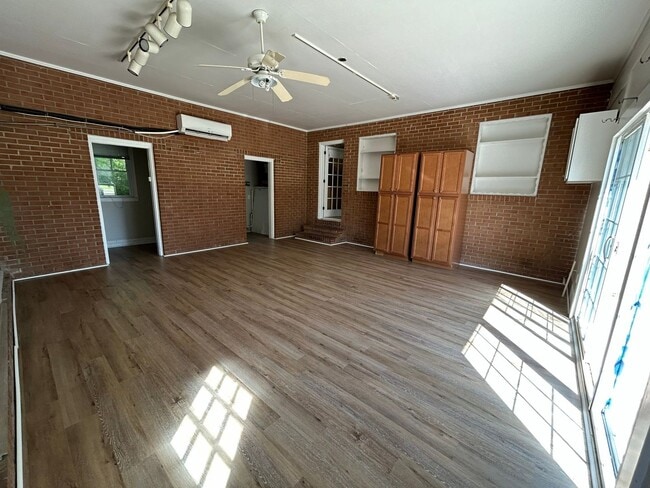 Building Photo - Updated home in College Acres!
