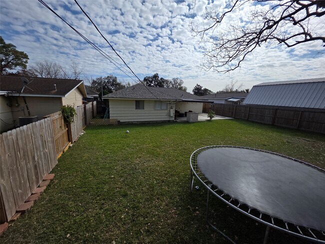Building Photo - 10315 Carthage Dr