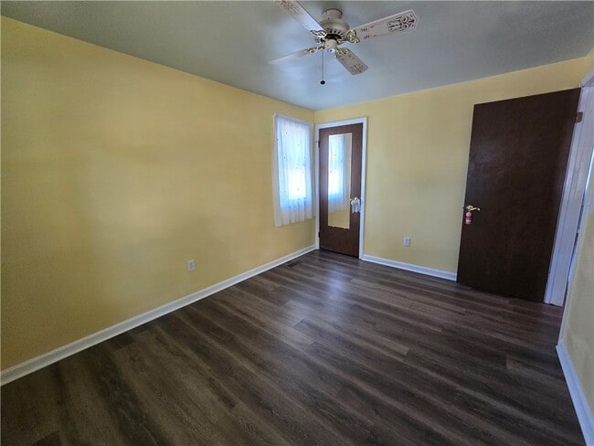 Building Photo - 237 Countess Dr