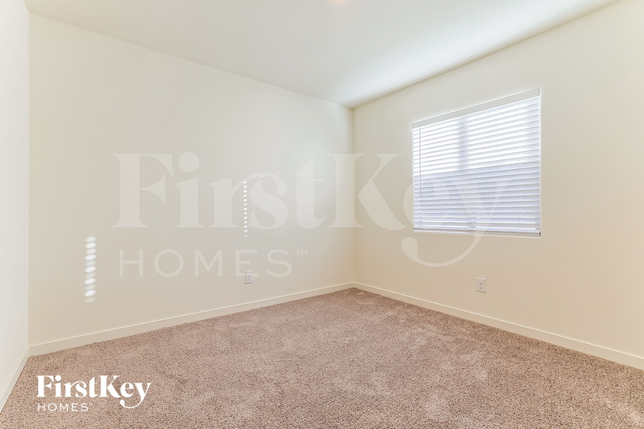 Building Photo - 1067 W 20th St