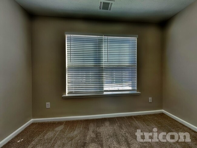 Building Photo - 225 Victoria Blvd