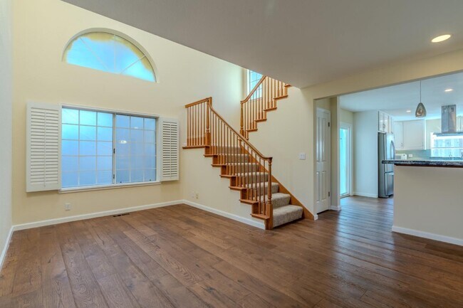 Building Photo - 350 6th St