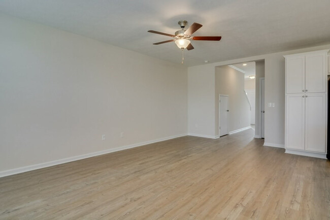 Building Photo - 403 Amesbury Dr