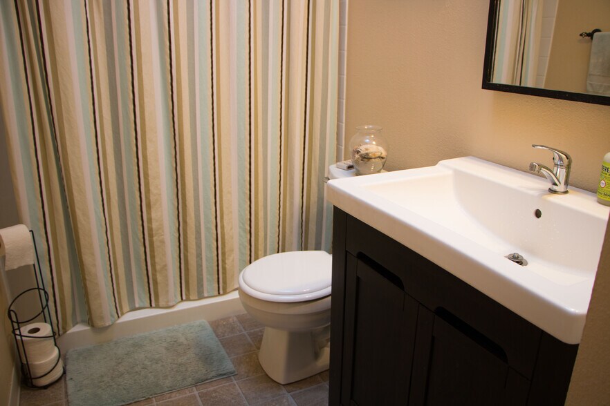 Building Photo - 3306 Northeast Holman Street