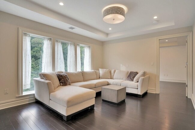 Building Photo - 55 Eton Row