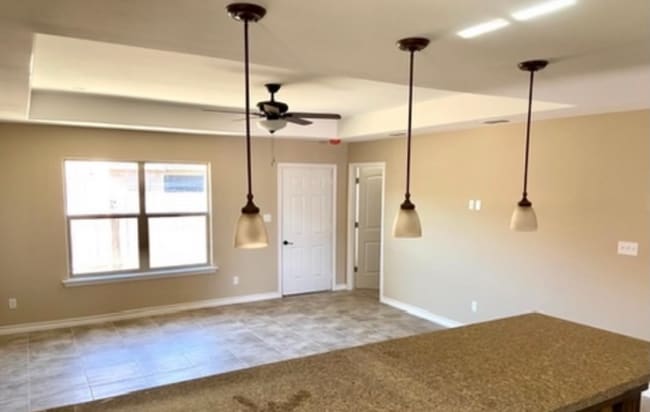 Building Photo - 2017 Treasure Oaks Dr