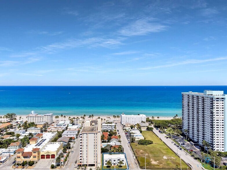 Building Photo - 809 S Ocean Dr