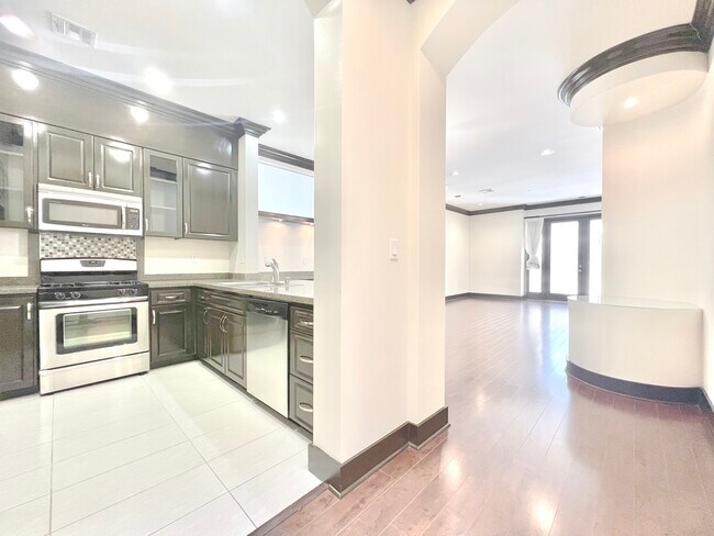 Building Photo - 11833 Darlington Ave