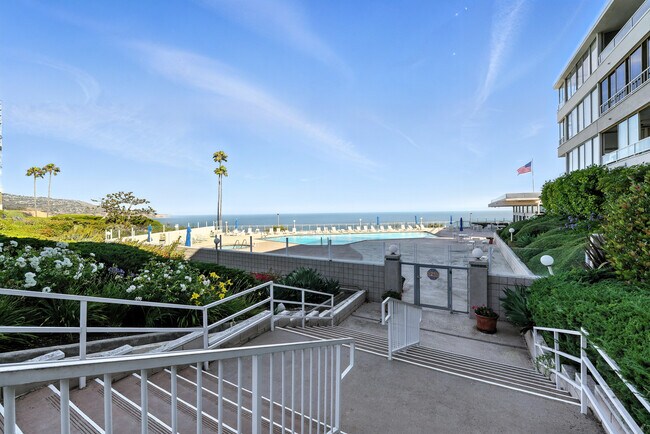 Building Photo - 32735 Seagate Dr