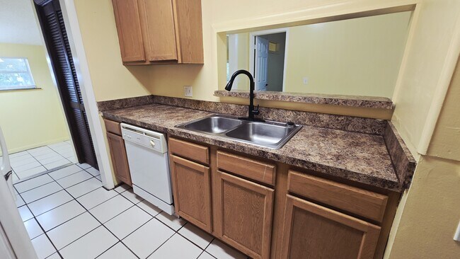 Building Photo - 1715 Bentley Blvd