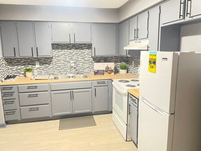 Building Photo - 131 Goldsmith St