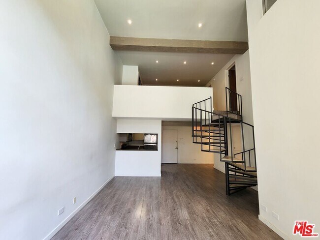 Building Photo - 1440 Veteran Ave