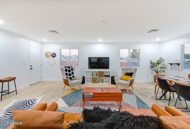 Building Photo - 341 S Mountain Rd