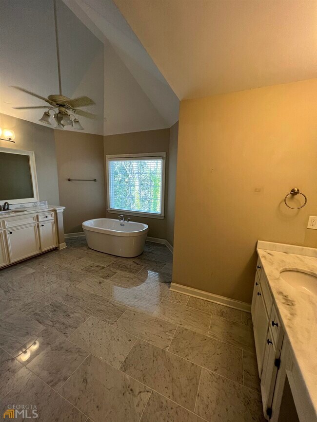 Building Photo - 10575 Aviary Dr