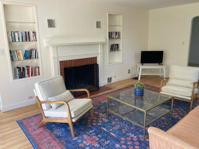 Building Photo - 47 Florence St