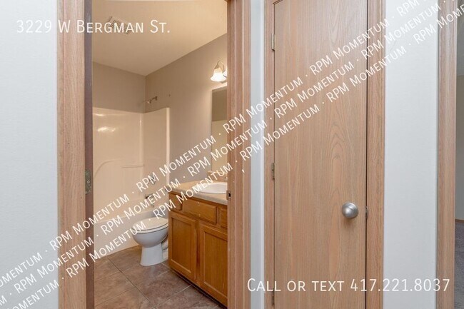 Building Photo - 3229 W Bergman St