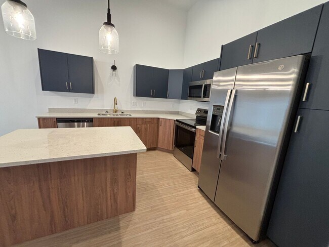 Building Photo - 3 Bed 3 Bath Townhome