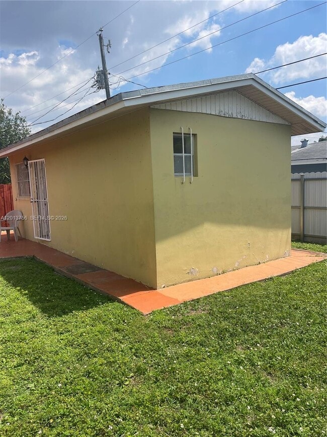 Building Photo - 4115 SW 108th Ave