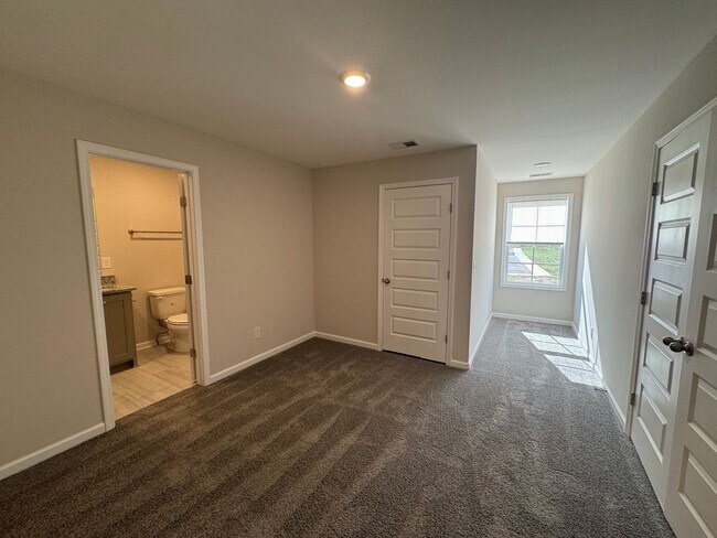 Building Photo - 205 Mountaindale Dr