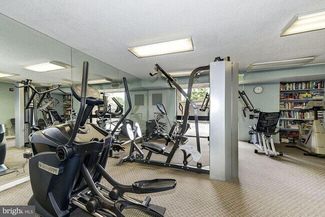 Building Photo - 200 N Pickett St