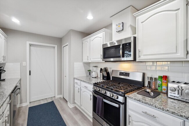 Building Photo - 2914 Flagstone Dr