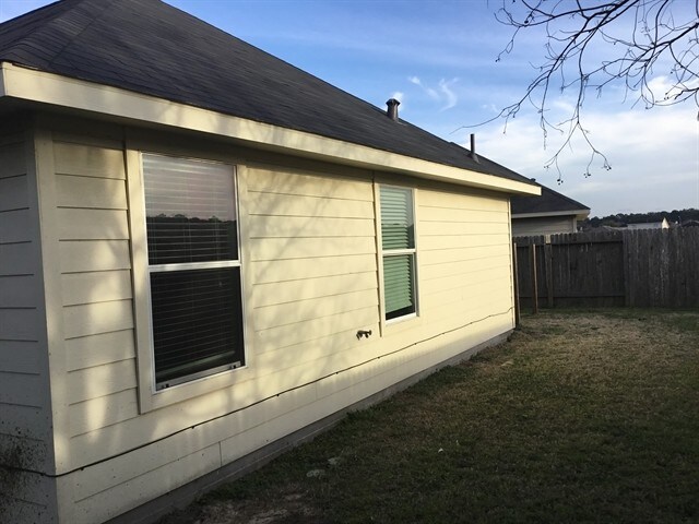 Building Photo - 22371 Queenbury Hills Dr