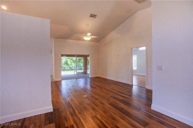 Building Photo - 9511 Cypress Dr N