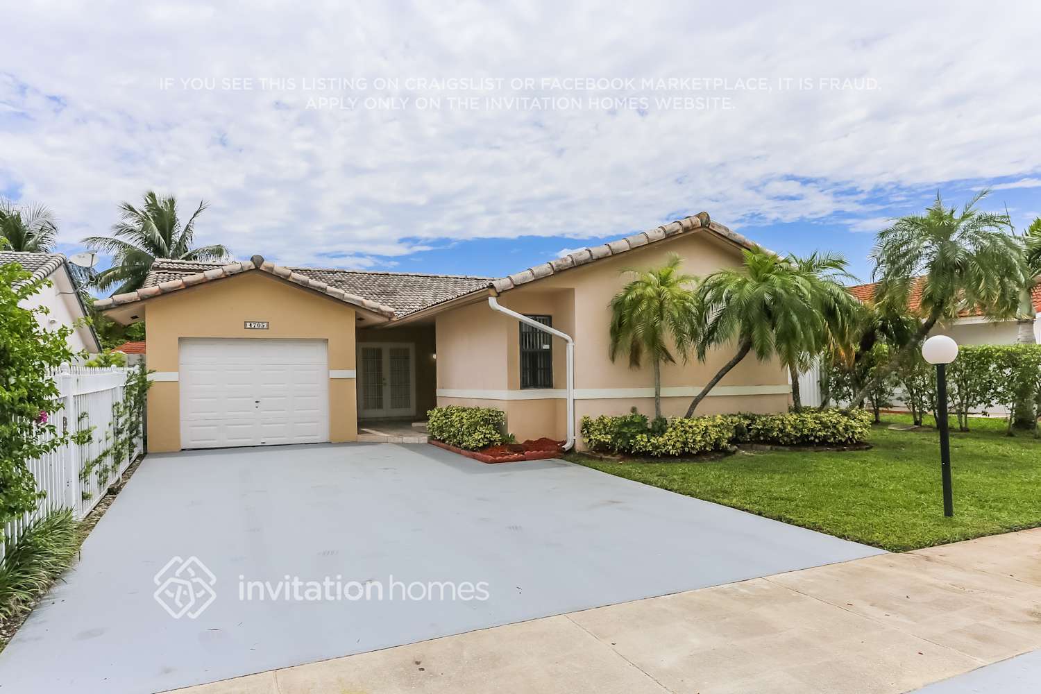 Building Photo - 4705 SW 143rd Ave
